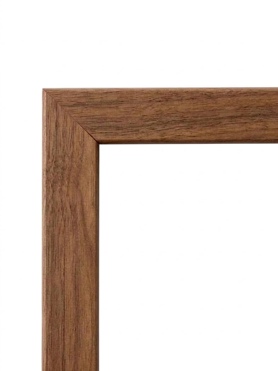Bilderamme Magnolia i nøttebrun (Nut Brown, T1097) – 24 mm bred, flat treramme etter mål
